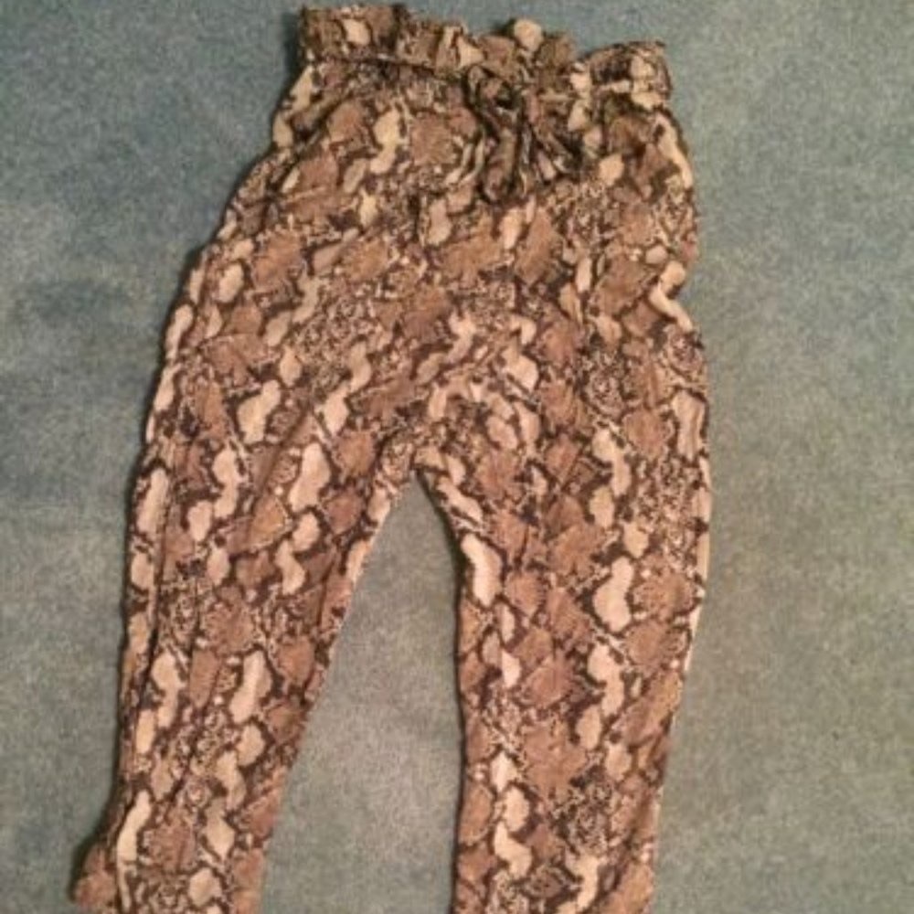 H&M Brown Snakeskin Print Knit Pull On Paperbag Waist Belted Crop Pant Size 12